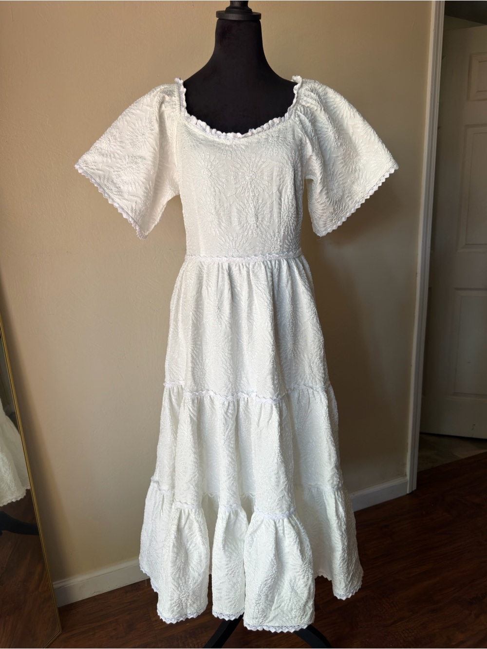Ivy city co white floral midi dress size small modest elegant summer